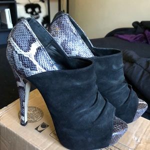8.5 Stilletto black suede and black/gray snakeskin